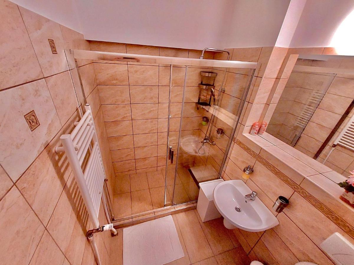 Criss Apartament Sinaia Ngoại thất bức ảnh
